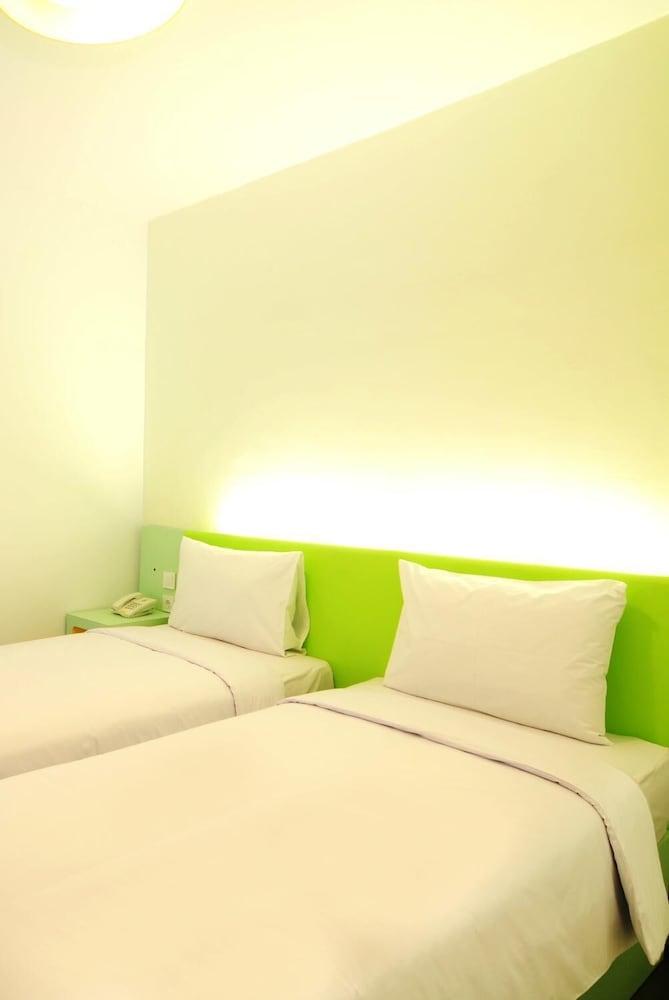 Swift Inn Aeropolis Airport Тангеранг Екстер'єр фото