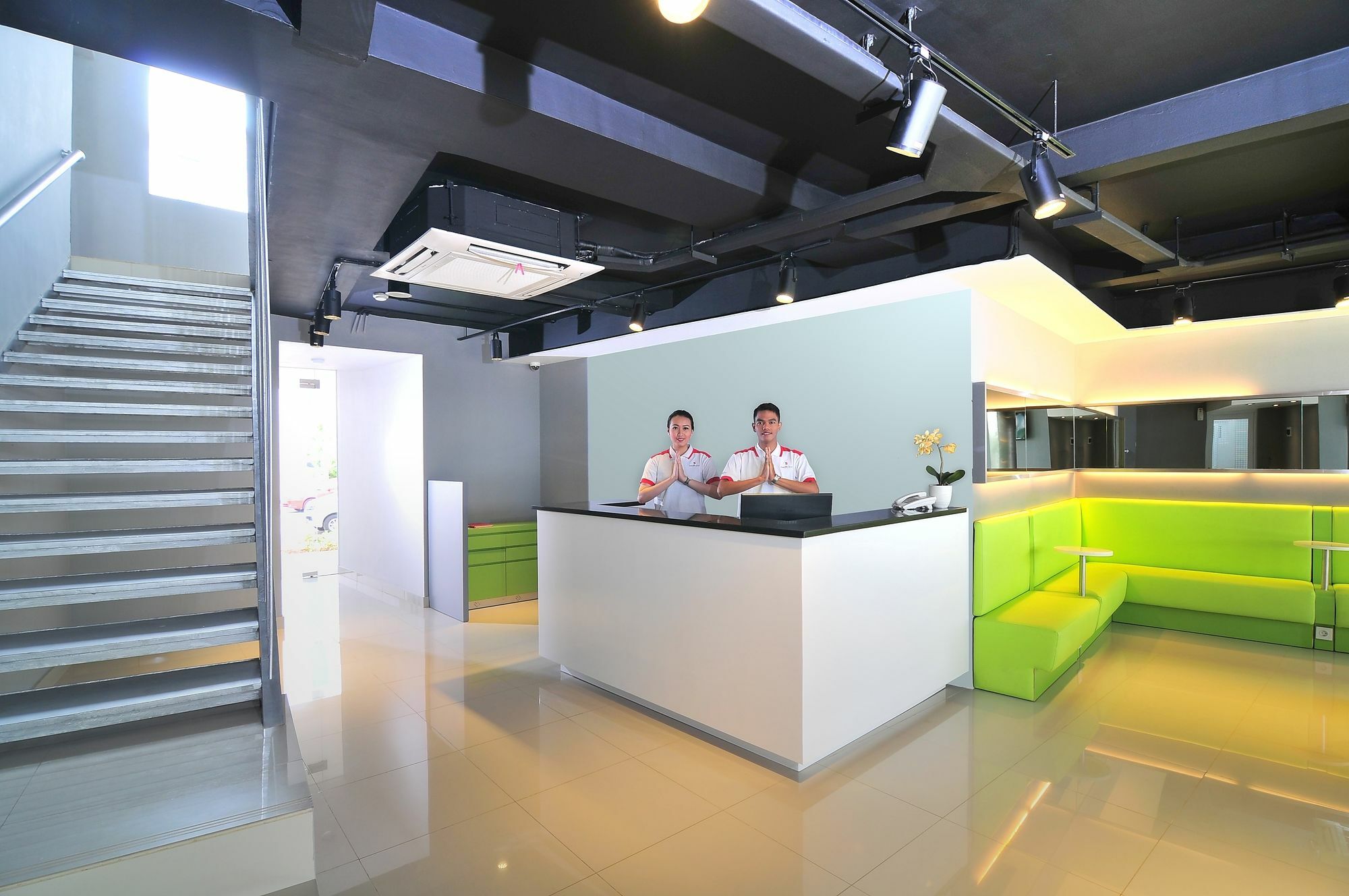 Swift Inn Aeropolis Airport Тангеранг Екстер'єр фото